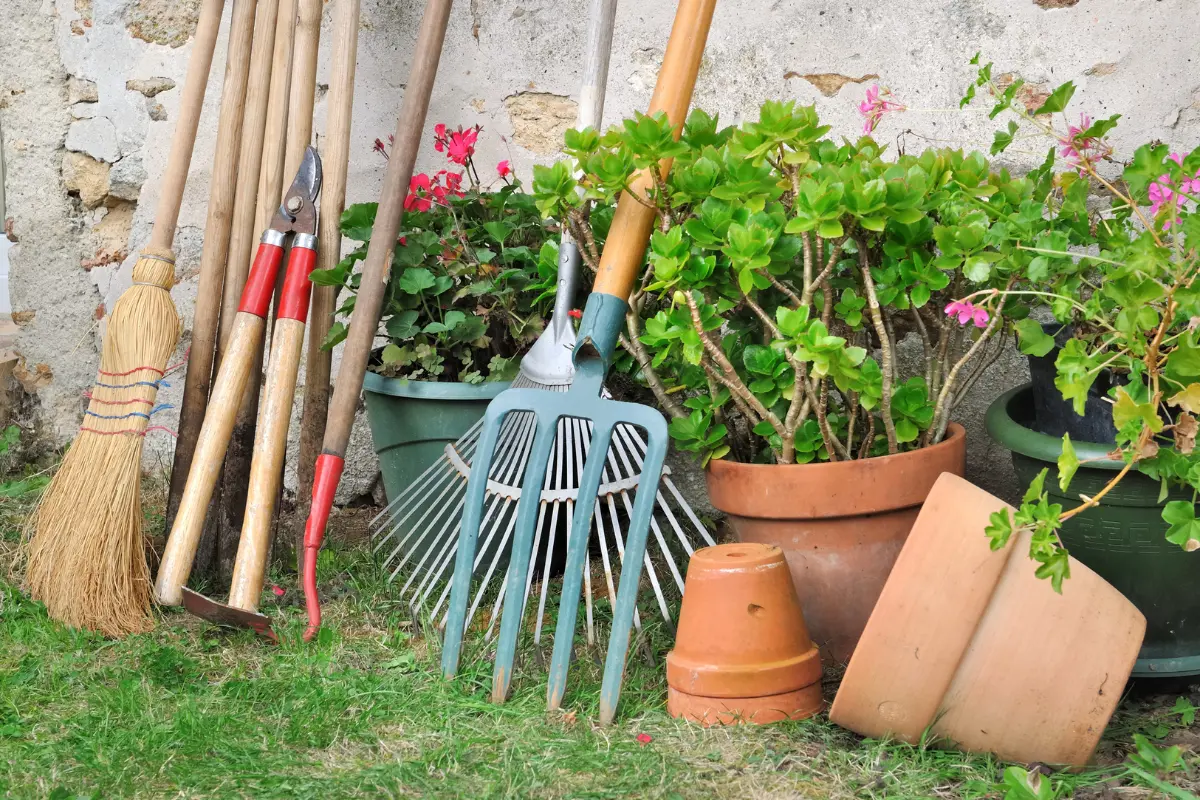Keep your garden tools clean and sharp for easier, more efficient gardening